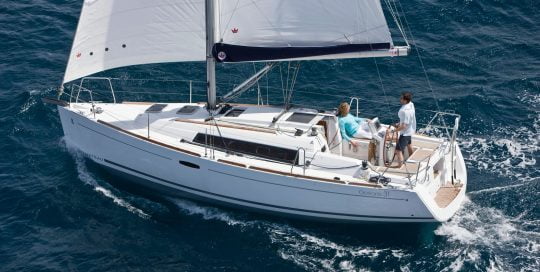 Beneteau Oceanis 31 3 inchirieri yaht beneteau 31 01